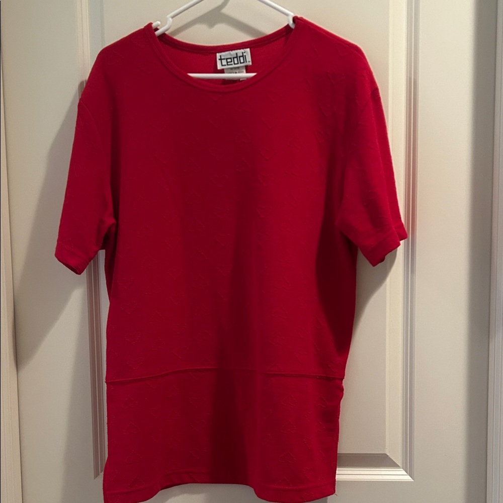 Teddi Vintage Bright Red Tunic Top raised Hearts imprint crewneck short sleeve M